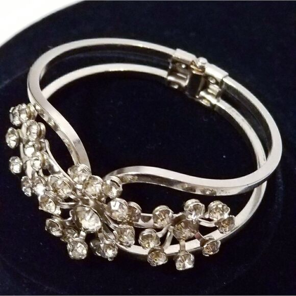 Vintage silver floral crystal clamper bracelet - Picture 6 of 10